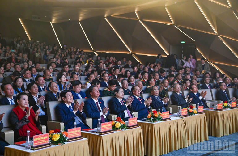 Các đồng chí lãnh đạo, nguyên lãnh đạo Đảng, Nhà nước dự Lễ kỷ niệm. Ảnh: nhandan.vn