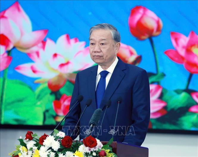 Tổng Bí thư Tô Lâm phát biểu chính sách tại Học viện Chính trị và Hành chính Quốc gia Lào, chiều 1/12/2025. Ảnh: Thống Nhất/TTXVN