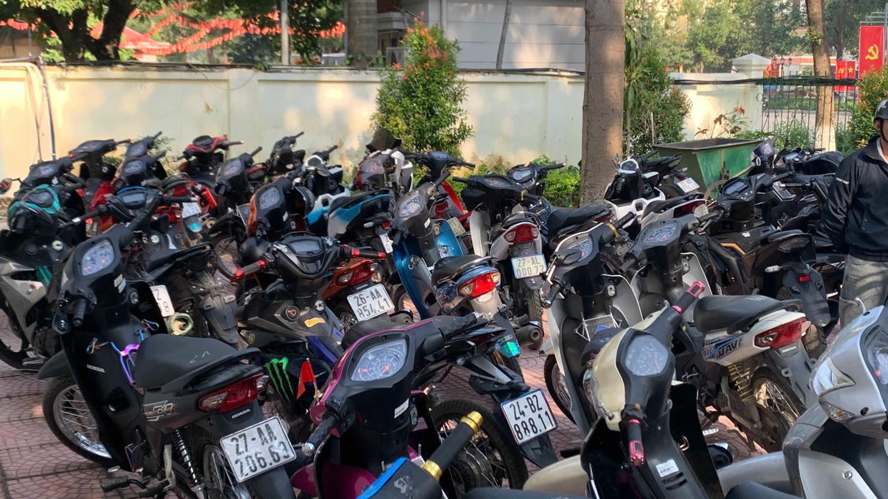 Các phương tiện vi phạm được đưa về khu vực tạm giữ.