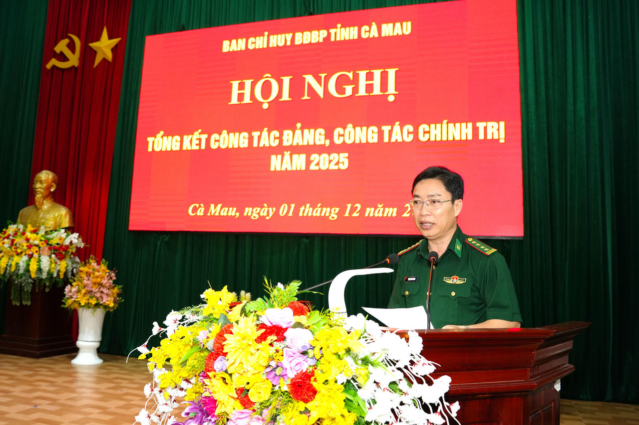 Đại tá Phạm Minh Giang – Tỉnh ủy viên, Bí thư Đảng ủy, Chính ủy Ban Chỉ huy BĐBP tỉnh Cà Mau, phát biểu chỉ đạo tại Hội nghị.