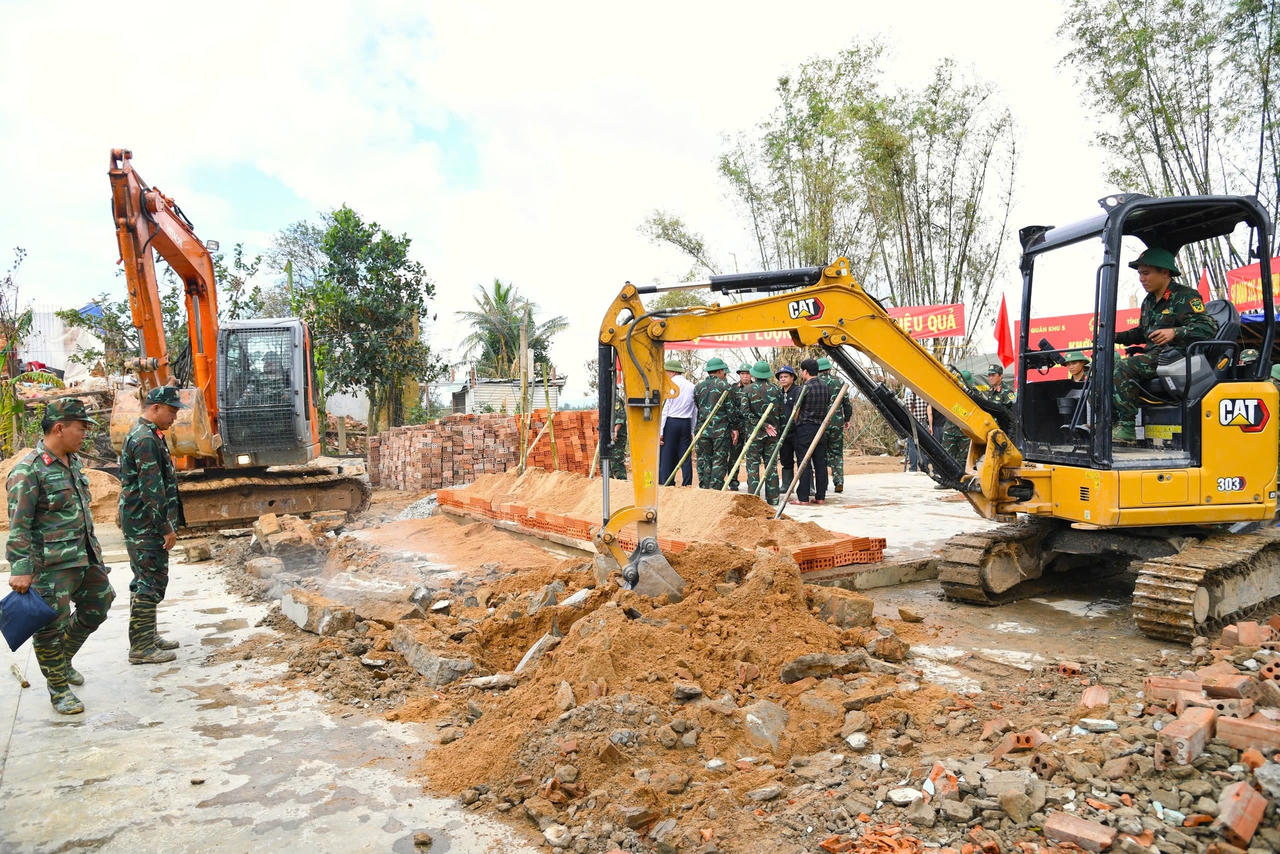 Các tỉnh Nam Trung Bộ ra quân xây lại nhà cho đồng bào bị thiên tai