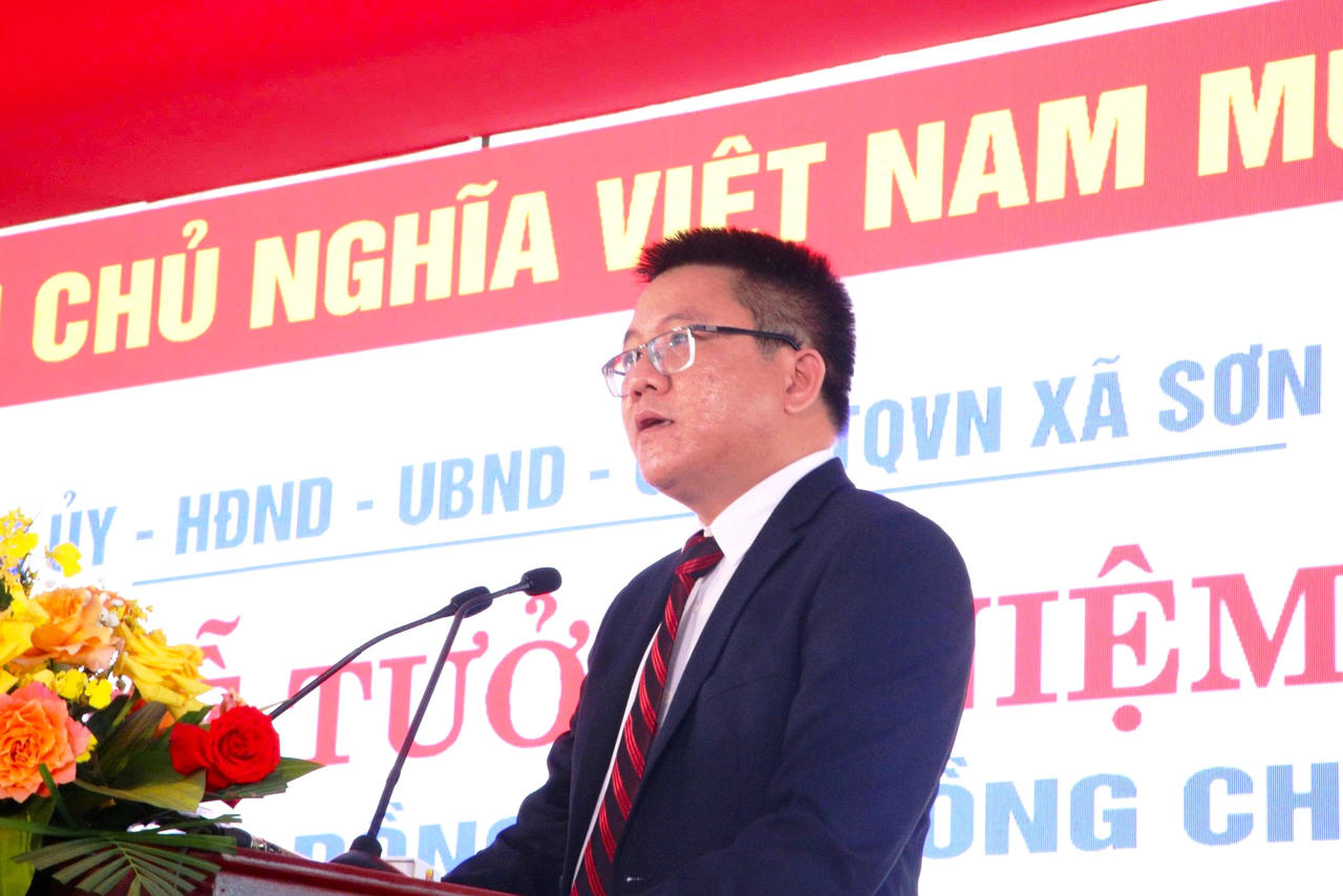 Ông Phạm Việt Hậu - Chủ tịch UBND xã Sơn Cẩm Hà phát biểu tại buổi lễ.&nbsp;