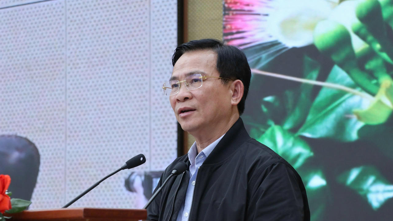 Chủ tịch UBND tỉnh Lâm Đồng Hồ Văn Mười phát biểu tại hội nghị.