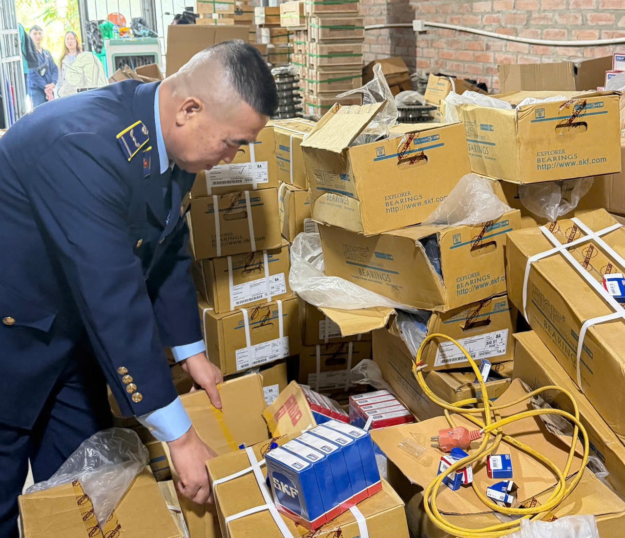 Trong tháng 11/2025 (từ 16/10 đến 15/11), toàn Chi cục QLTT TP Hà Nội đã kiểm tra, xử lý 500 vụ việc, chuyển cơ quan điều tra 02 vụ. 