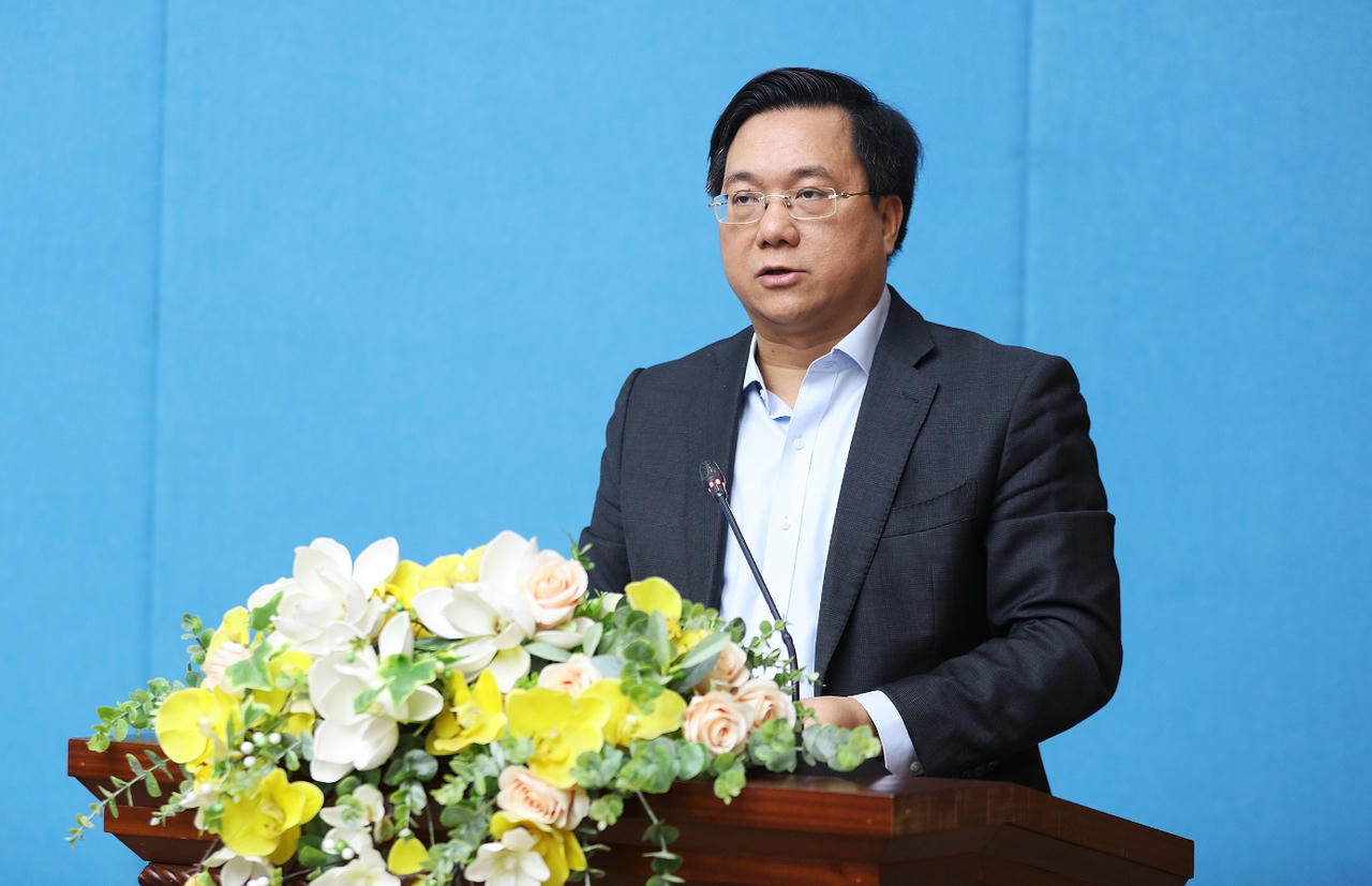 Chủ tịch UBND tỉnh Trần Duy Đông phát biểu chỉ đạo phiên họp. (Ảnh: phutho.gov.vn)