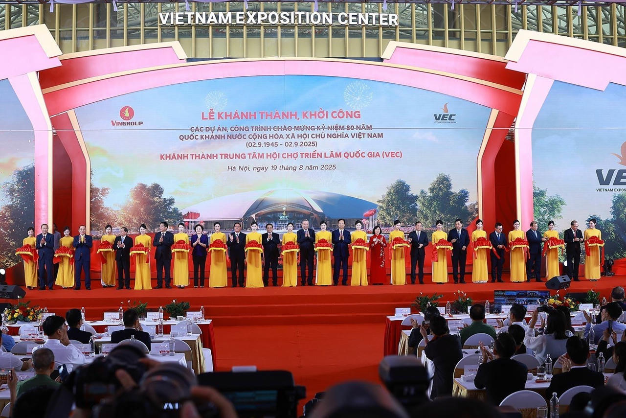 Thủ tướng đôn đốc chuẩn bị Lễ khánh thành, khởi công các công trình lớn chào mừng Đại hội XIV của Đảng