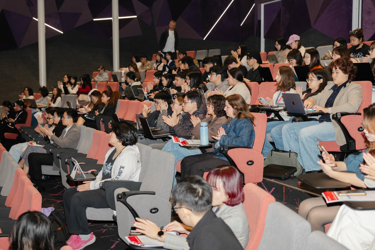 Sinh viên của Đại học BUV có dịp trao đổi trực tiếp với các diễn giả về những vấn đề học thuật liên quan đến truyền thông và công nghiệp sáng tạo