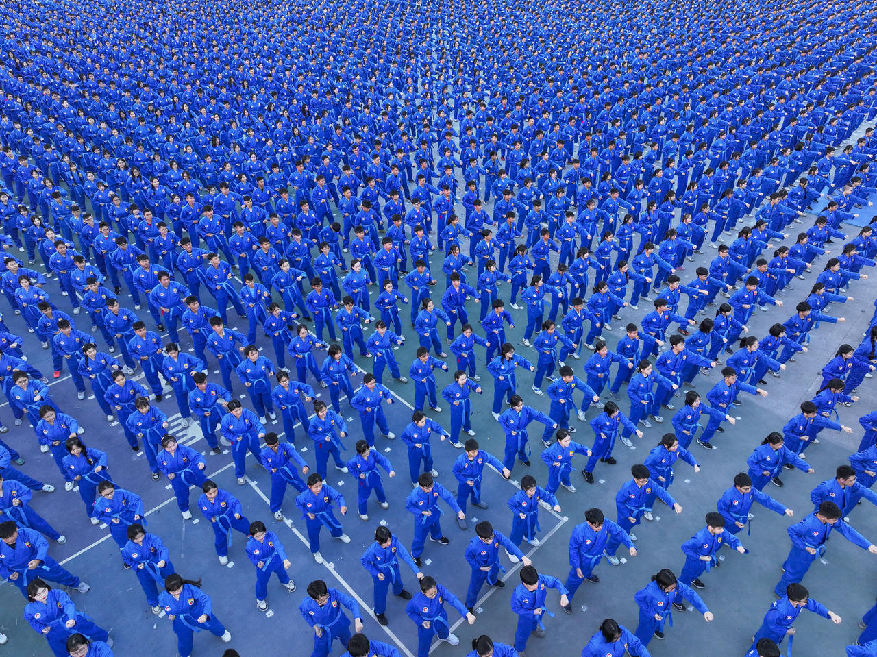 Màn đồng diễn nhìn từ trên cao.