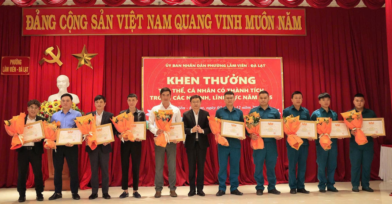 Các cá nhân có thành tích xuất sắc trong công tác phòng chống, khắc phục hậu quả thiên tai, cứu nạn cứu hộ.