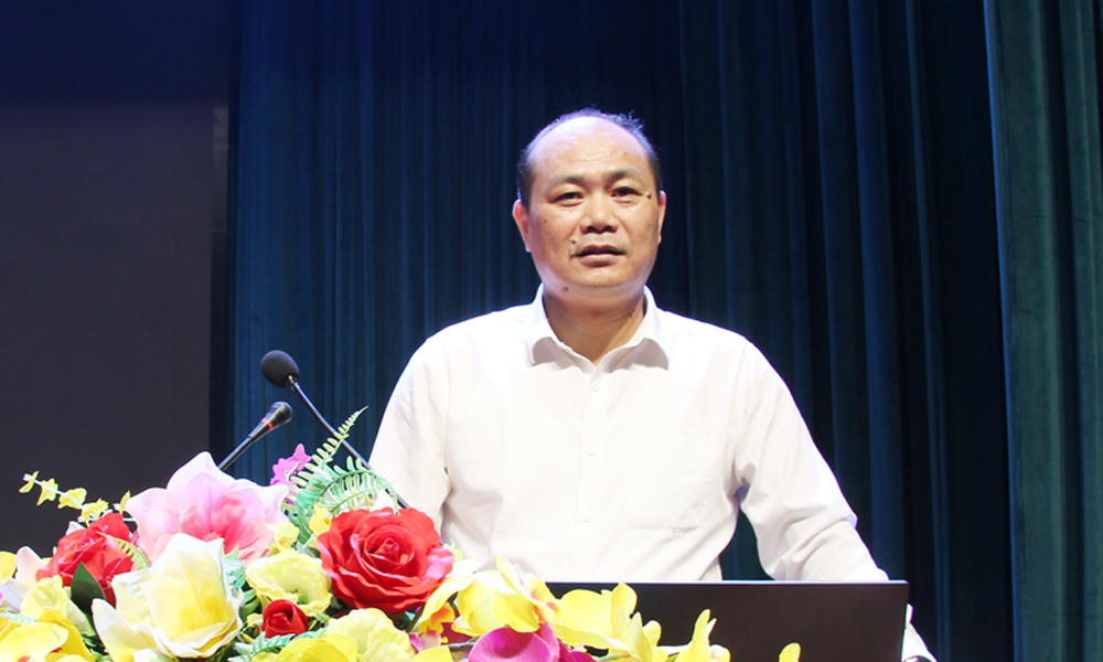 Phó Giám đốc Sở Nội vụ Nguyễn Văn Phương phát biểu tại hội nghị.