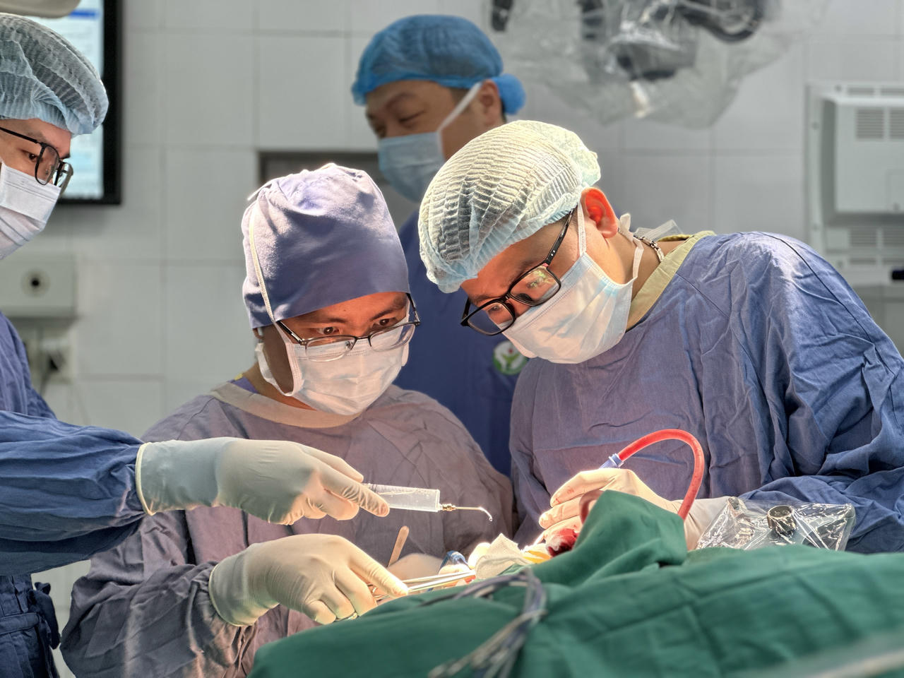 Bệnh viện Hữu nghị Việt Đức: Lần đầu tiên áp dụng kỹ thuật đặt điện cực định vị vùng chức năng trong mổ u 