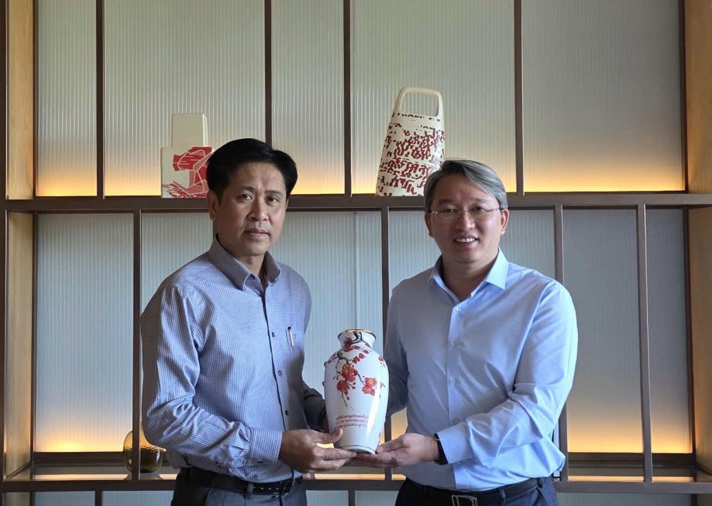 Bộ trưởng Bộ Tư pháp Việt Nam Nguyễn Hải Ninh gặp Bộ trưởng Bộ Tư pháp Lào Phây-vy SỈ BUA LỊ PHA 