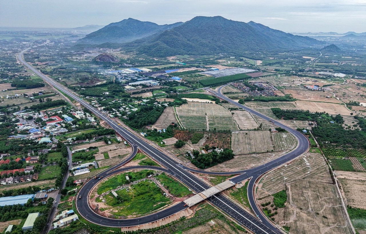 Cao tốc Biên Hòa - Vũng Tàu, dài gần 54 km, tổng vốn đầu tư hơn 17.800 tỷ đồng.