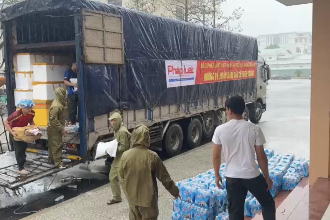 Số hàng hoá Báo Pháp luật Việt Nam chuyển tới người dân bị ảnh hưởng bởi bão lũ ở Gia Lai.