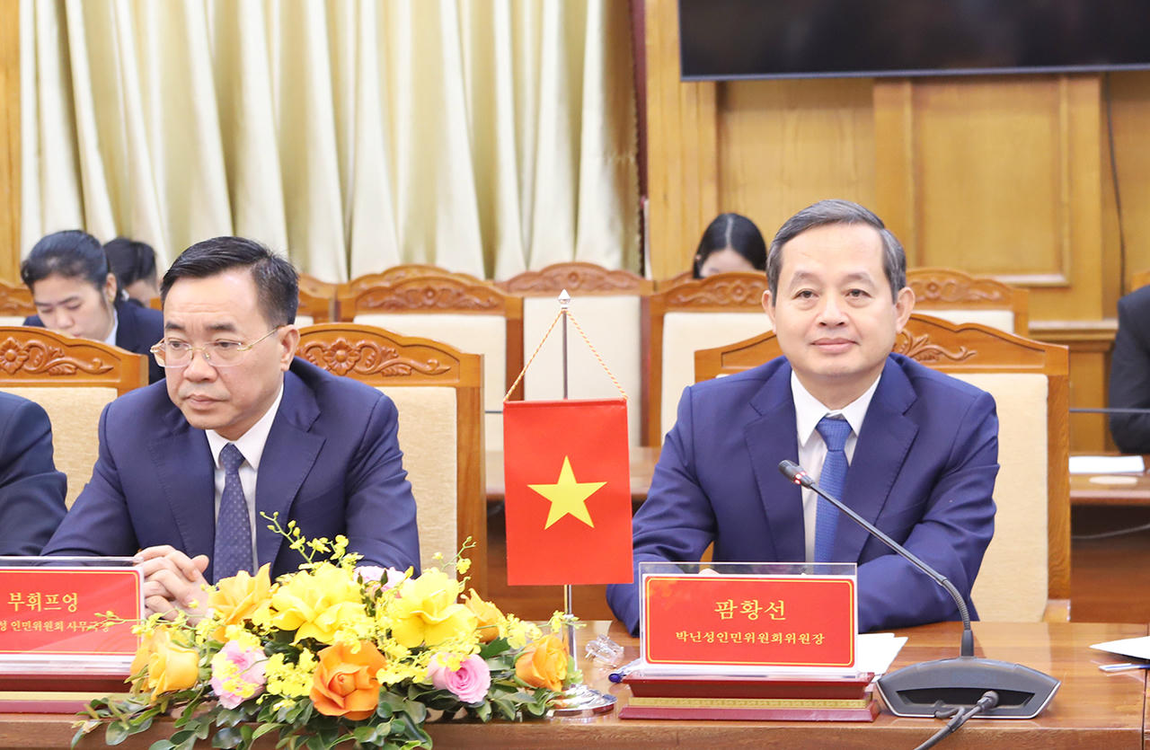 Ông Phạm Hoàng Sơn, Chủ tịch UBND tỉnh tại buổi làm việc.