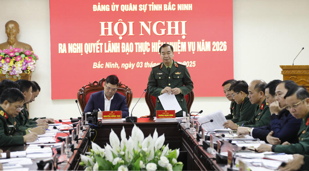 Tư lệnh Quân khu 1, Thiếu tướng Trương Mạnh Dũng phát biểu tại hội nghị.