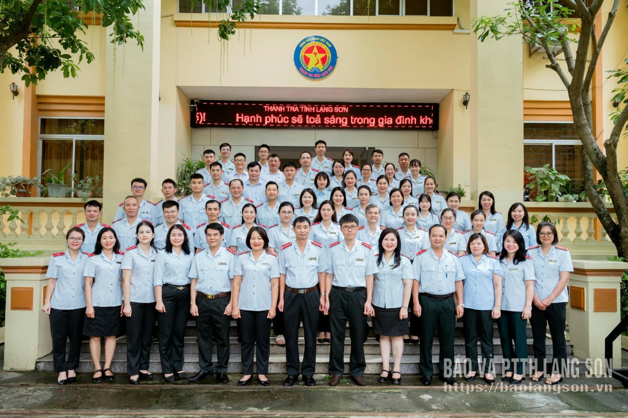 Xứng đáng là "Tai mắt của trên, là người bạn của dưới" 