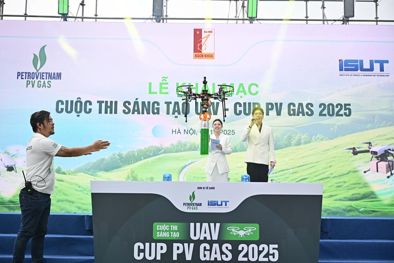 Khai mạc Cuộc thi Sáng tạo UAV 