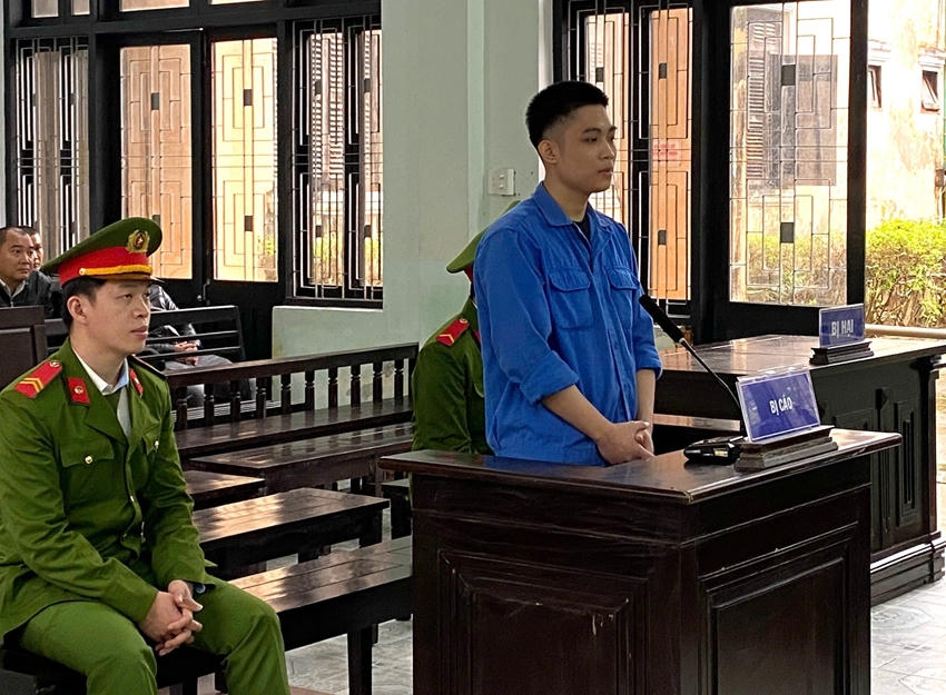 Người đàn ông giấu ma túy trong túi mật ong nghệ đen lĩnh án 16 năm tù