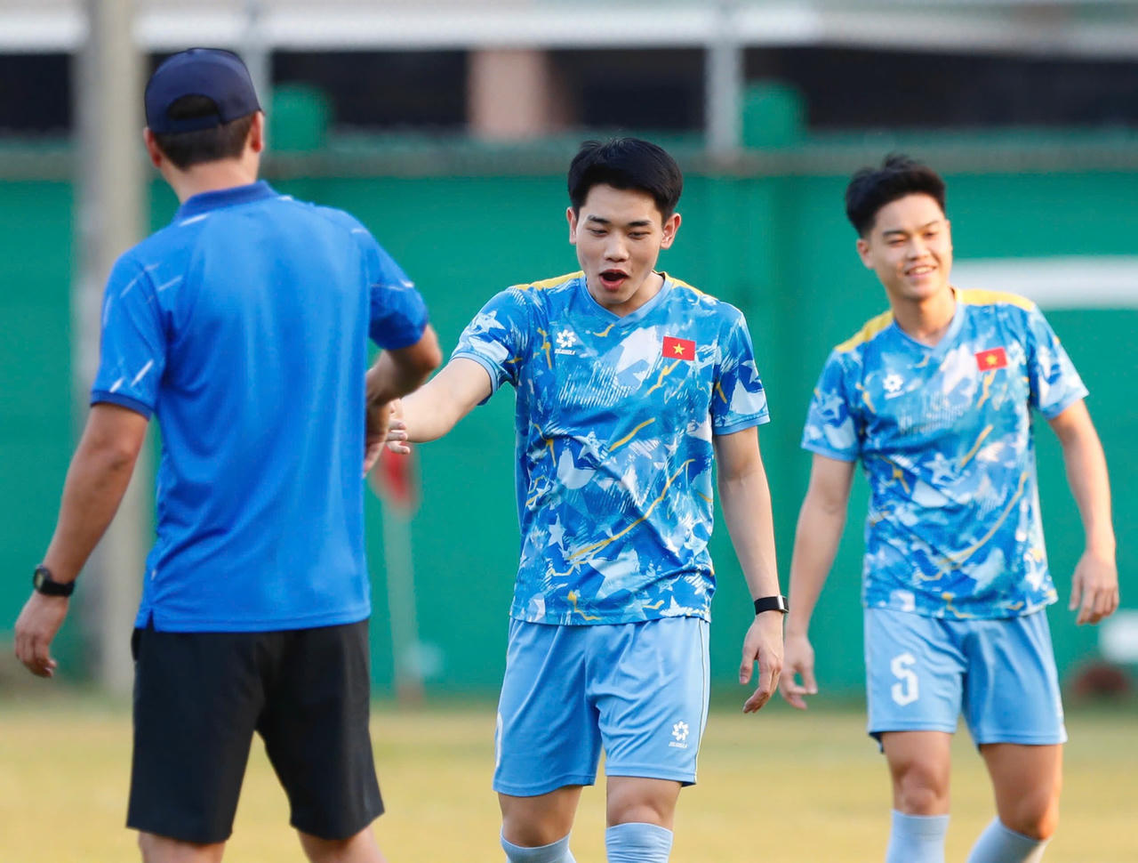 Tiền đạo Đình Bắc (ở giữa) rất được kỳ vọng sẽ tỏa sáng ở SAE games năm nay