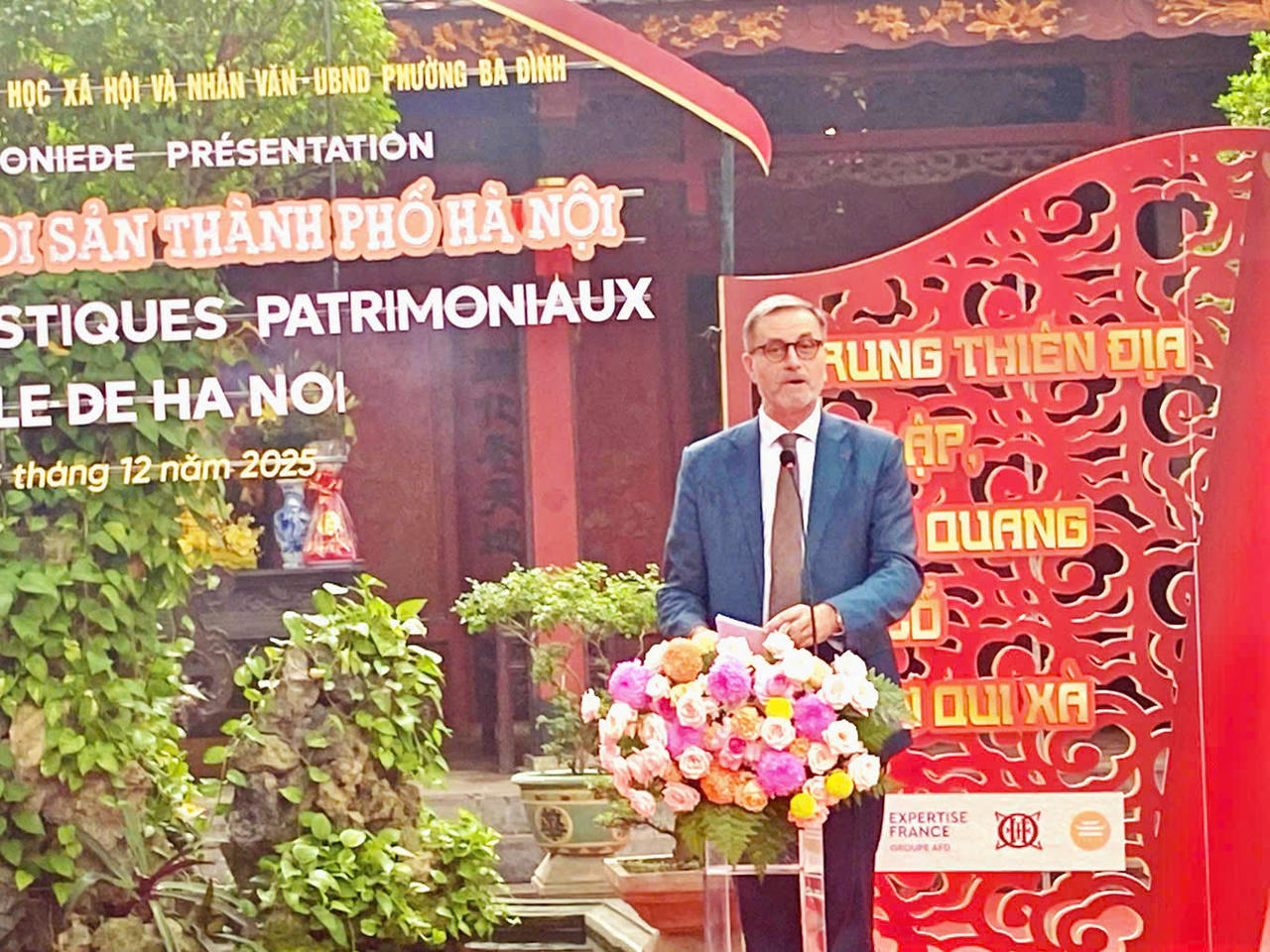 Ông Olivier Brochet, Đại sứ đặc mệnh toàn quyền Cộng hòa Pháp tại Việt Nam phát biểu trong buổi giới thiệu. (Ảnh: Hương Ngọc)