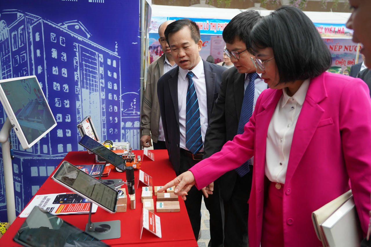 Giới thiệu ứng dụng công nghệ số Make in Việt Nam