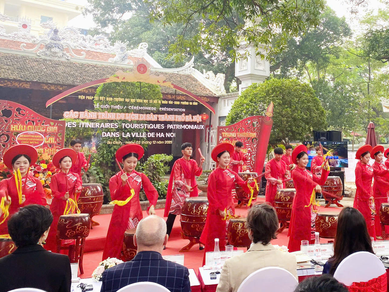 Sáng kiến “Các hành trình du lịch di sản trong thành phố Hà Nội”, giới thiệu và phát huy giá trị di sản vật thể, phi vật thể và di sản số của Thủ đô thông qua bốn hành trình thử nghiệm. (Ảnh: Hương Ngọc)