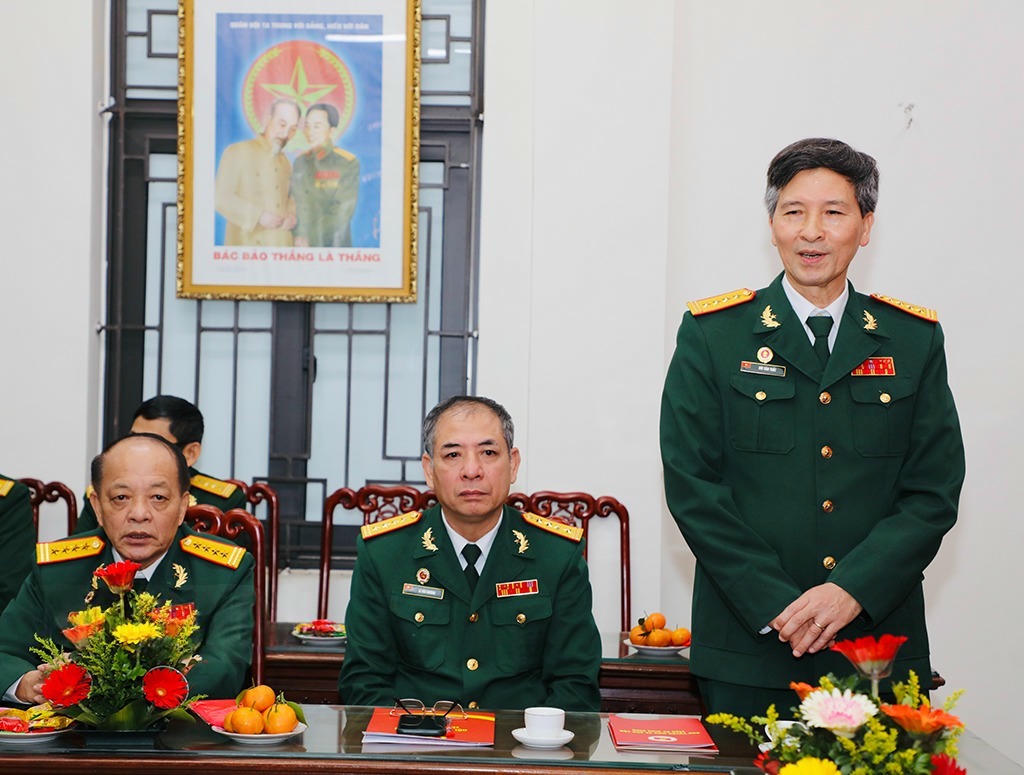 Ông Bùi Văn Tuất - Phó Chủ tịch Ủy ban MTTQ Việt Nam tỉnh, Chủ tịch Hội Cựu chiến binh tỉnh Ninh Bình phát biểu cảm ơn. (Ảnh: Ngọc Ánh)