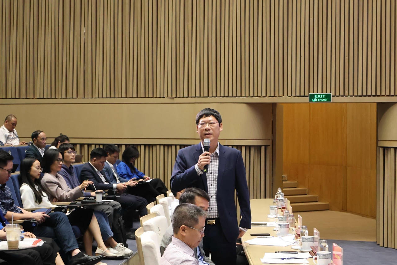 Lãnh đạo TP trả lời các ý kiến, kiến nghị của thanh niên.