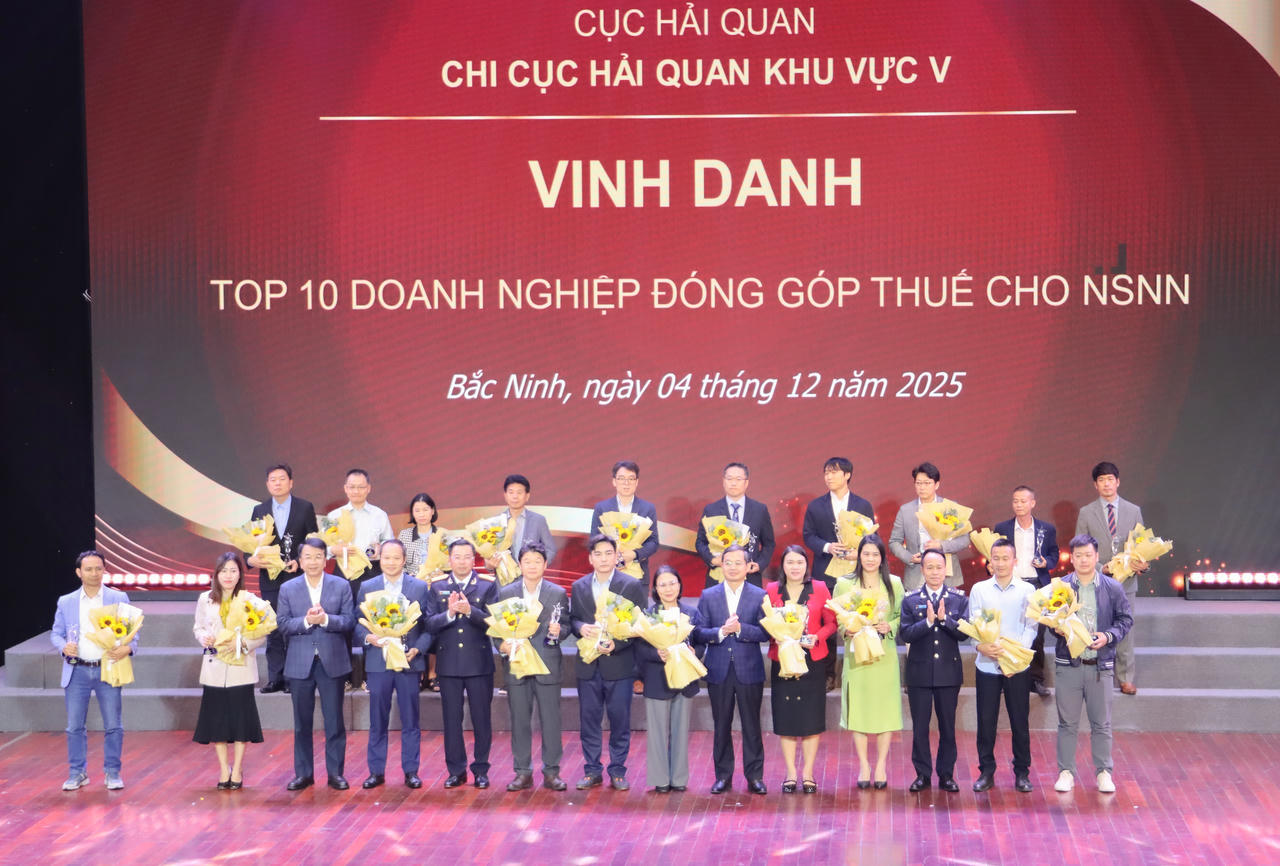 Vinh danh Top 10 doanh nghiệp đóng góp thuế cho ngân sách nhà nước.