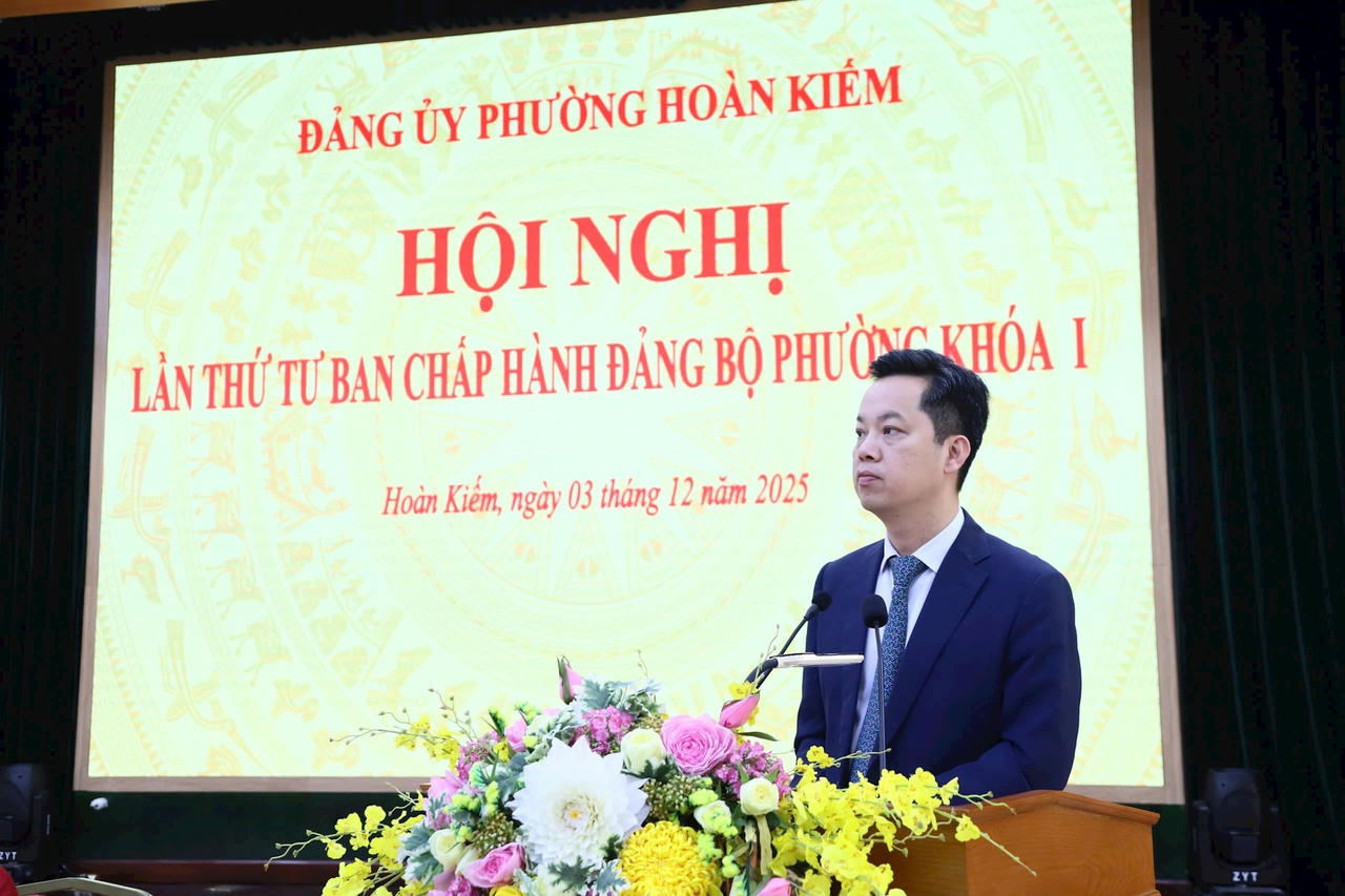 Bí thư Đảng ủy, Chủ tịch HĐND phường Hoàn Kiếm Vũ Đăng Định phát biểu kết luận Hội nghị.