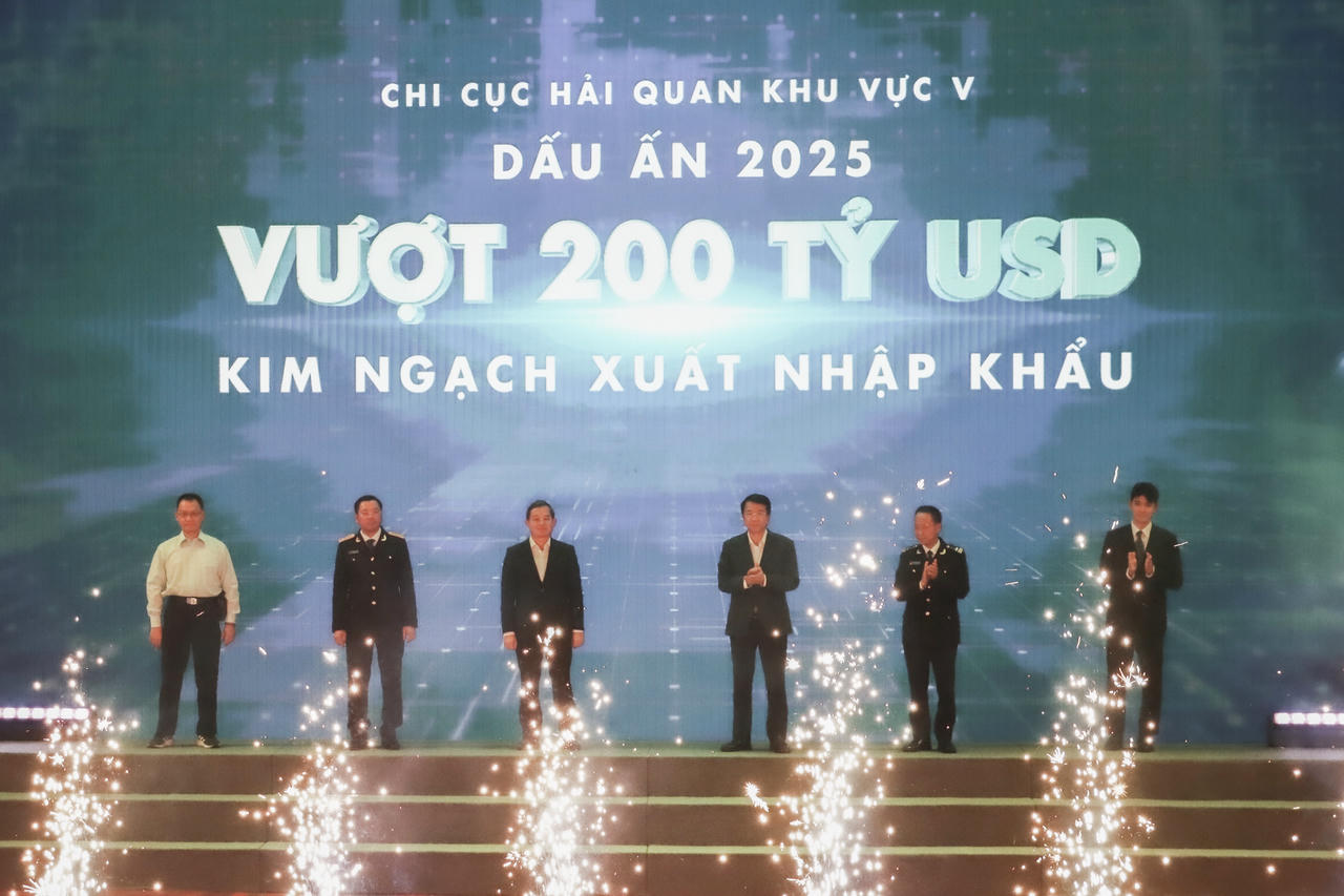 Kim ngạch xuất nhập khẩu tại Hải quan Khu vực V vượt 200 tỷ USD