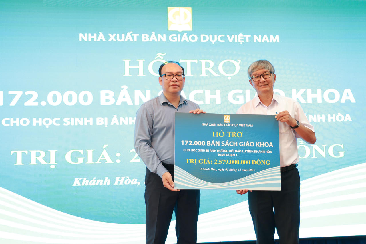 Nhà xuất bản Giáo dục Việt Nam hỗ trợ khẩn cấp 172.000 bản sách giáo khoa cho học sinh vùng lũ Khánh Hòa