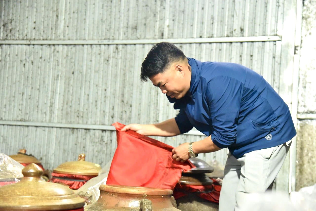 Ông&nbsp;Tô Hữu Hoài, Chủ cơ sở Rượu Tô Hoài, xã Bằng Phúc, tỉnh Thái Nguyên. (Ảnh: Thanh Tùng)