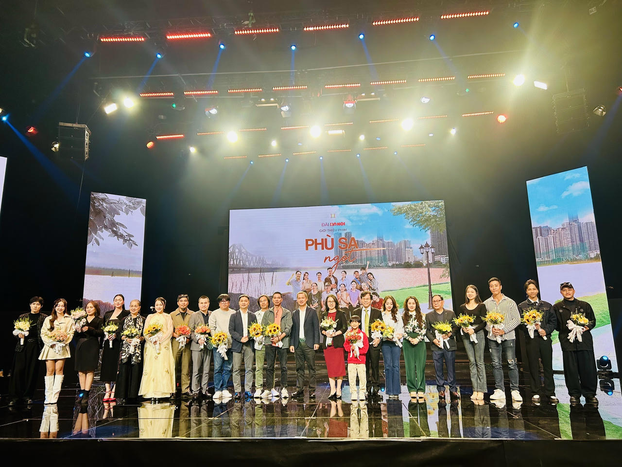 'Phù sa ngọt' khắc hoạ những thăng trầm và khát vọng của người dân ven sông Hồng