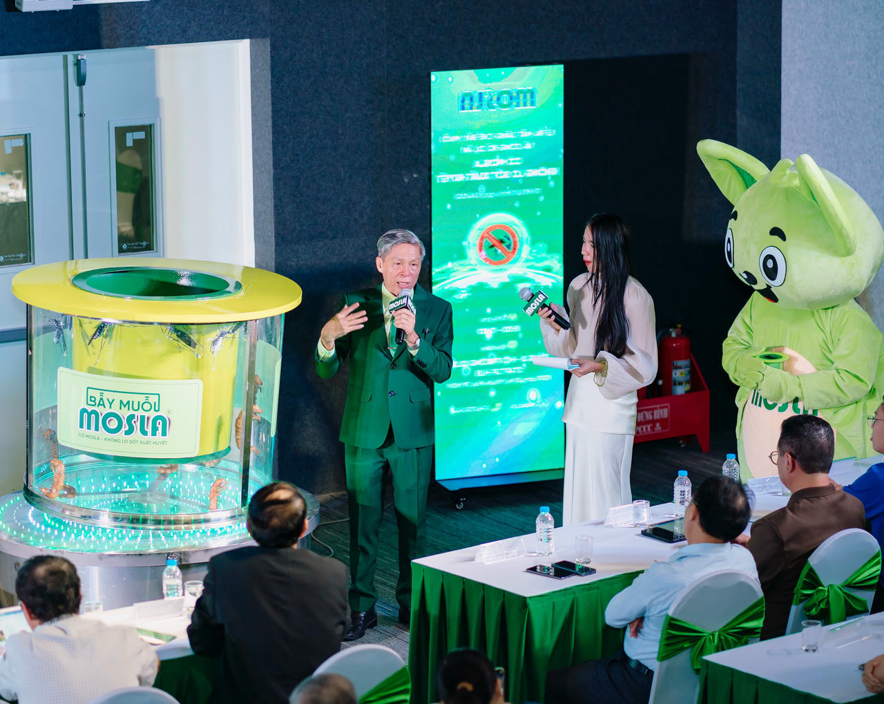 Nhà sáng chế Nguyễn Văn Khỏe giới thiệu về bẫy muỗi