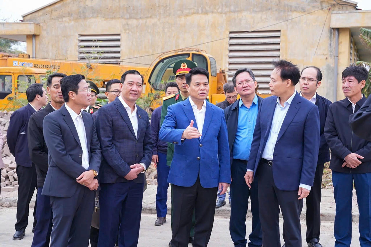 Đoàn công tác của TP Hải Phòng do Chủ tịch UBND TP Lê Ngọc Châu làm Trưởng đoàn, đã thăm và làm việc tại Đặc khu Bạch Long Vĩ.