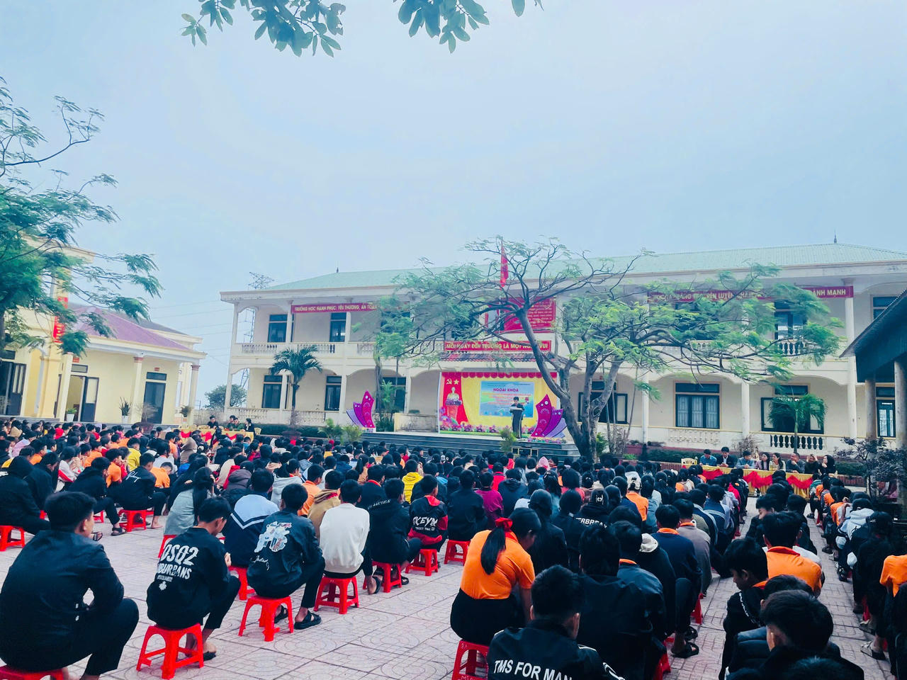 Buổi lễ tuyên truyền giáo dục pháp luật và tặng mũ bảo hiểm cho học sinh lớp Một năm học 2025 - 2026&nbsp;tại Trường TH&amp;THCS Kỳ Nam, tỉnh Hà Tĩnh. 