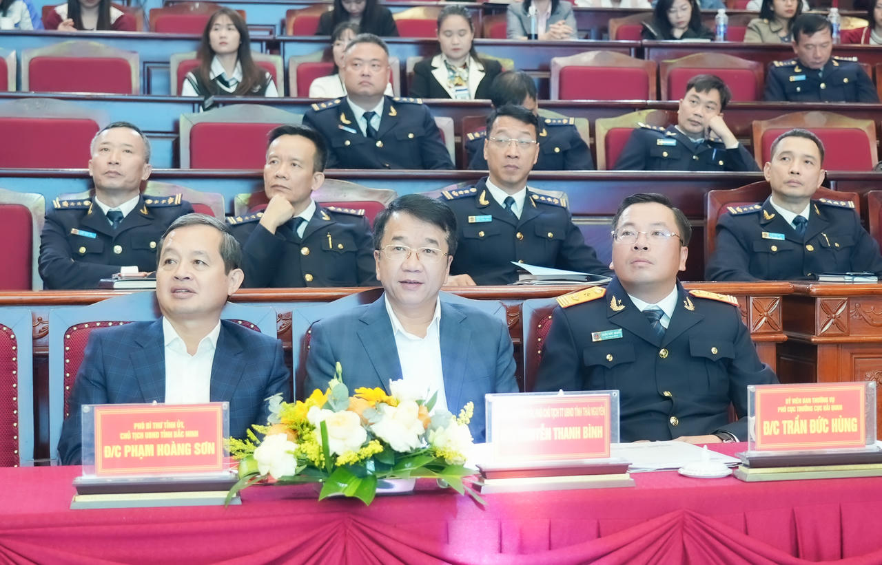 Lãnh đạo tỉnh Bắc Ninh, Thái Nguyên, Cục Hải quan và các đại biểu tham dự.
