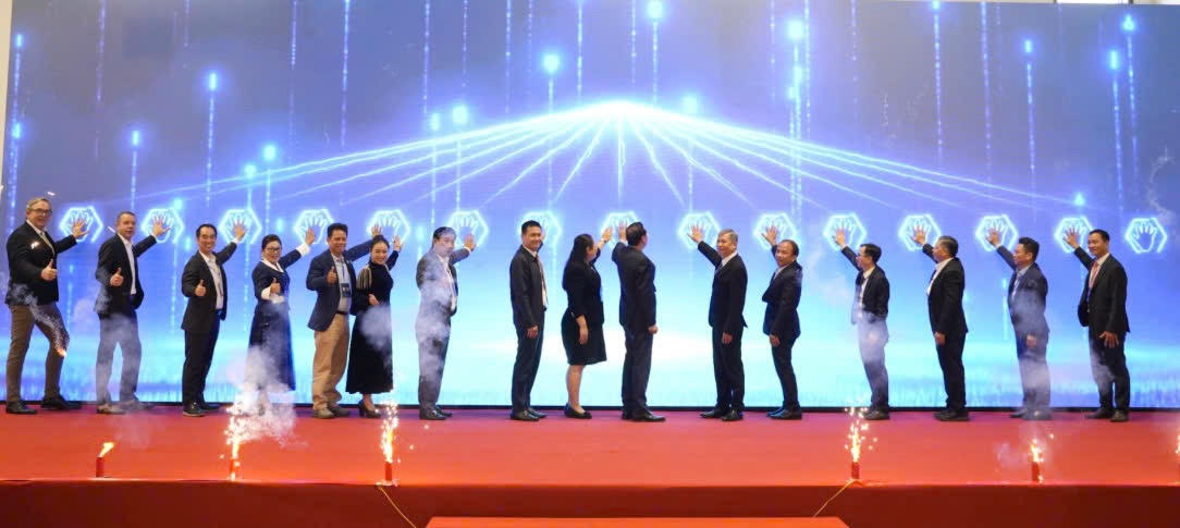 Lãnh đạo các sở ban, ngành, hiệp hội trong và ngoài nước thể hiện sự két nối cùng nhau hỗ trợ và phát triển.