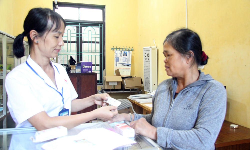 Đặc biệt, năm 2026 ngành sẽ luân phiên, điều động tối thiểu 40 bác sĩ về làm việc có thời hạn tại trạm y tế xã, nhằm tăng cường chất lượng y tế cơ sở, bảo đảm người dân được tiếp cận dịch vụ khám chữa bệnh ngay từ tuyến đầu. (Ảnh minh họa)