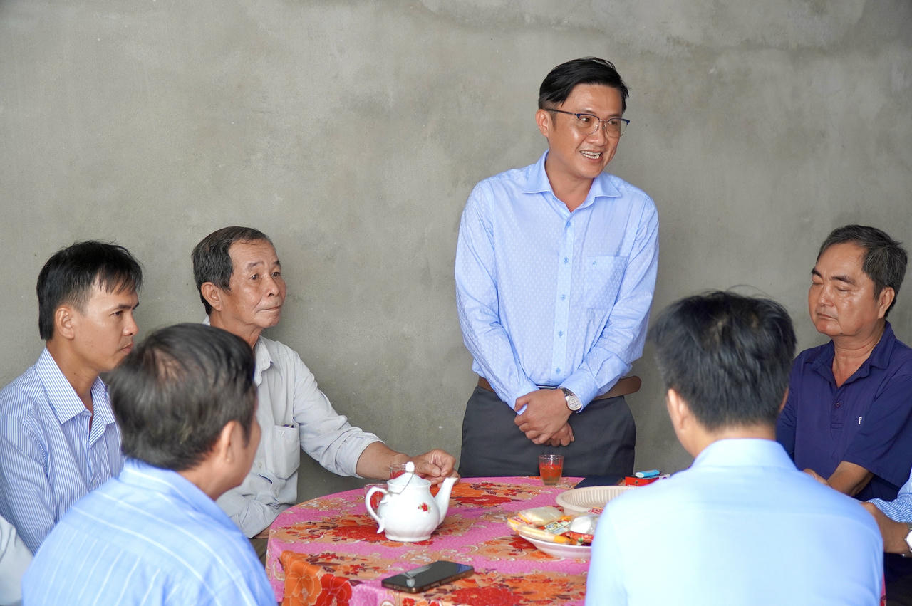 Ông Trần Thanh Bình - Tổng Giám đốc BEWACO chia sẻ tại buổi bàn giao nhà tình nghĩa. Ảnh: Kim Ngân