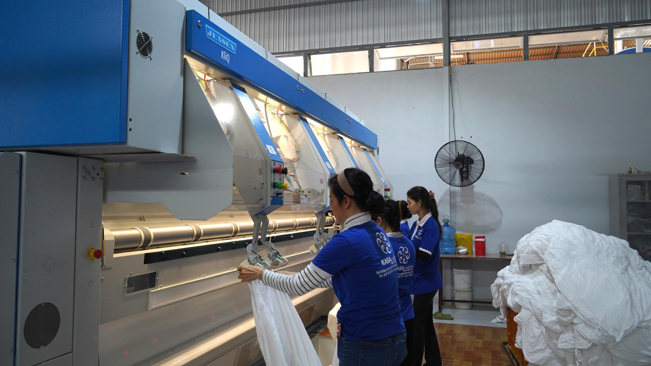 Công ty KASA vận hành máy phát điện đảm bảo hoạt động kinh doanh