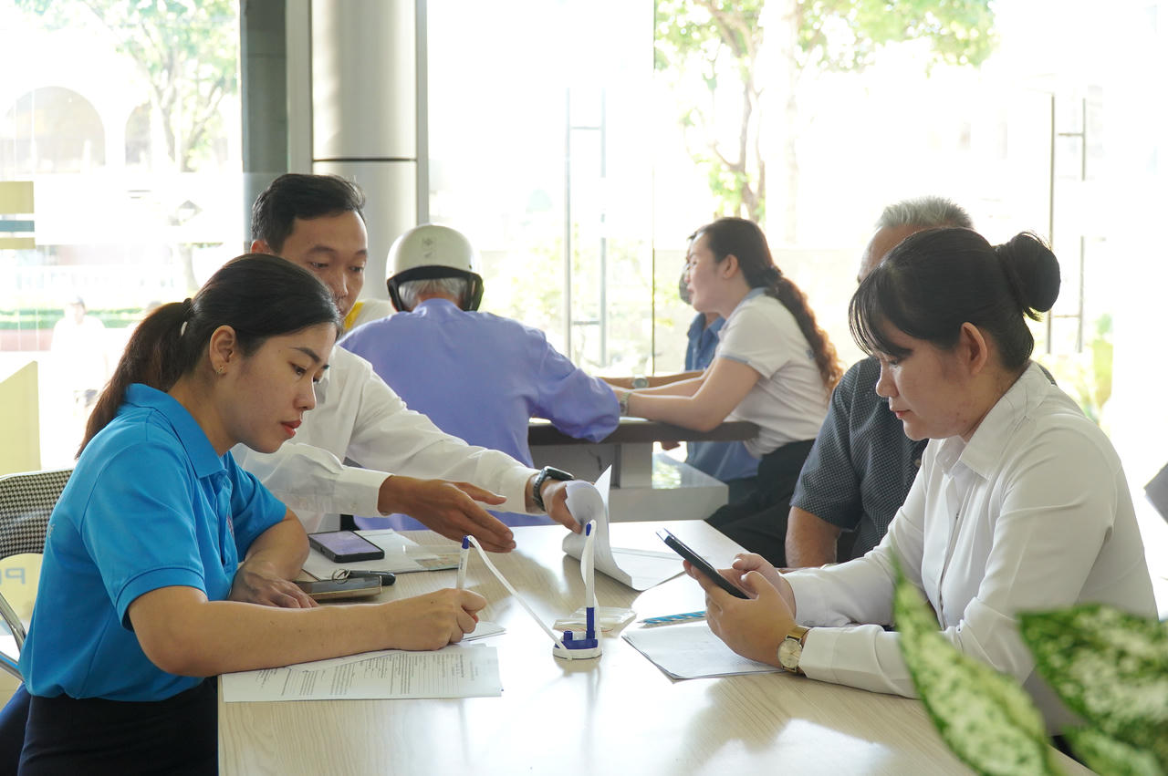 BHXH tỉnh Đồng Tháp thực hiện giám sát công tác chi trả lương hưu, trợ cấp BHXH tháng 12/2025