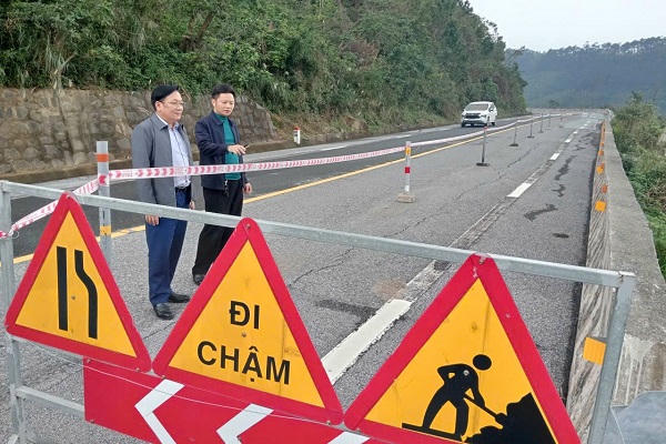 Sau phản ánh của Báo Pháp luật Việt Nam, cơ quan chức năng đặt biển cảnh báo tại Đèo Ngang