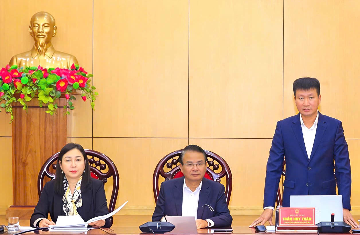 Ông Trần Huy Tuấn,&nbsp;Chủ tịch UBND tỉnh Ninh Bình phát biểu tại hội nghị