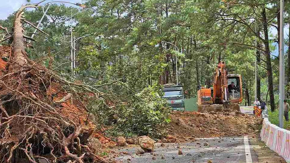 Lâm Đồng công bố tình huống khẩn cấp về thiên tai tại nhiều tuyến quốc lộ 