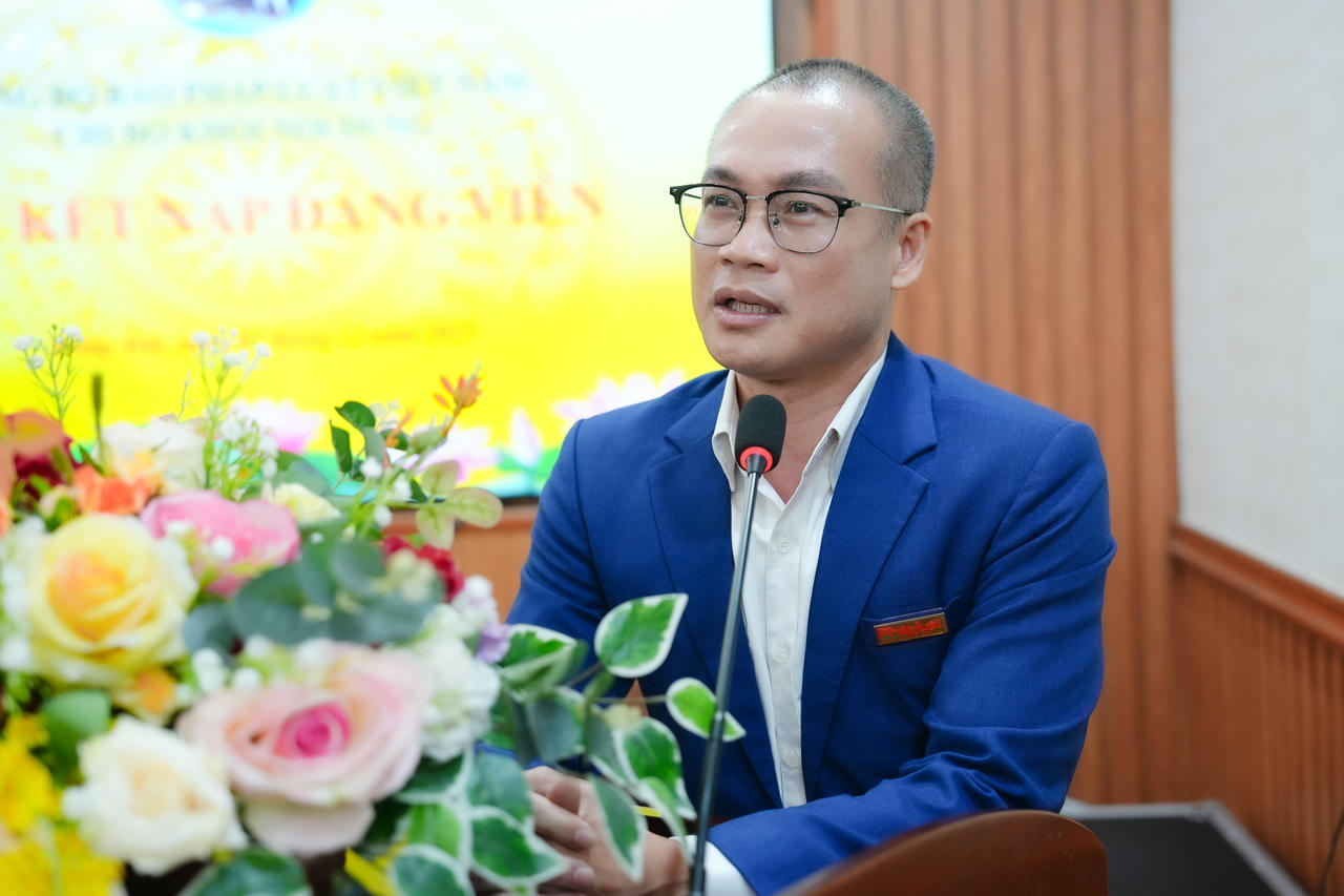 Uỷ viên Ban Chấp hành Đảng bộ, Phó Tổng Biên tập Báo Pháp luật Việt Nam Trần Ngọc Hà phát biểu chỉ đạo tại buổi lễ.