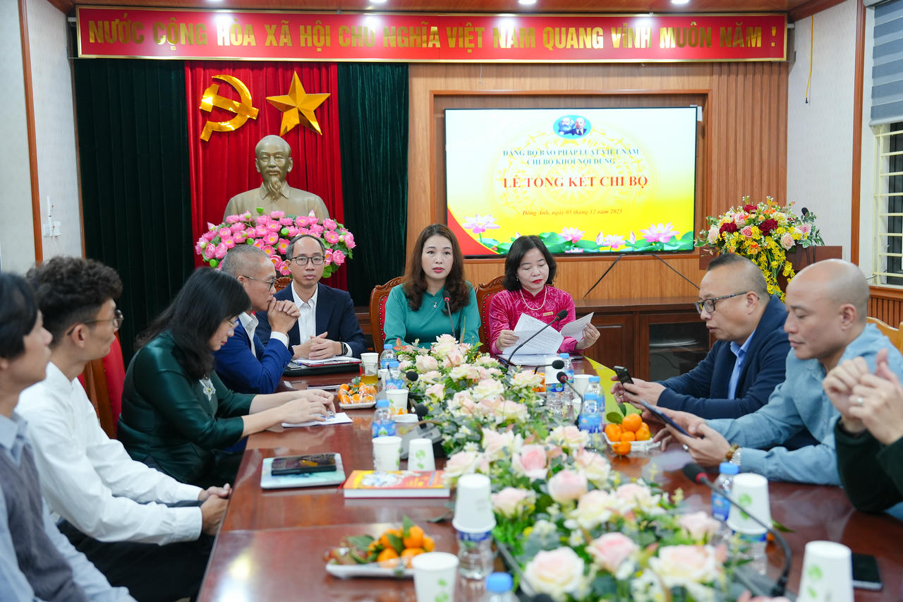 Toàn cảnh họp tổng kết Chi bộ Khối Nội dung.