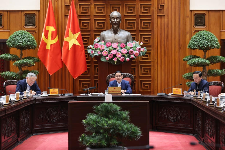 Thủ tướng Chính phủ chỉ rõ, tư duy, phương pháp luận, tư tưởng chỉ đạo, xuyên suốt trong xây dựng Đề án là phải có các giải pháp "thuận thiên", thích ứng linh hoạt, hiệu quả với biến đổi khí hậu tại ĐBSCL - Ảnh: VGP/Nhật Bắc